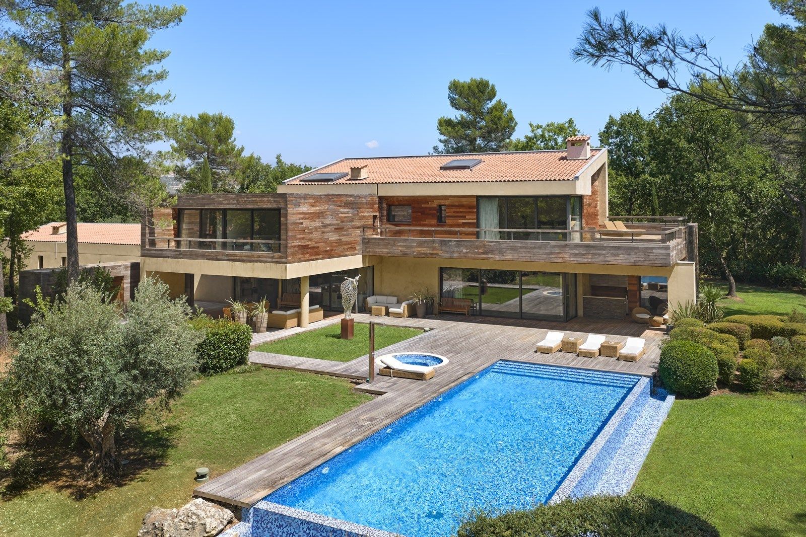 contemporary house 6 Rooms for sale on FAYENCE (83440)