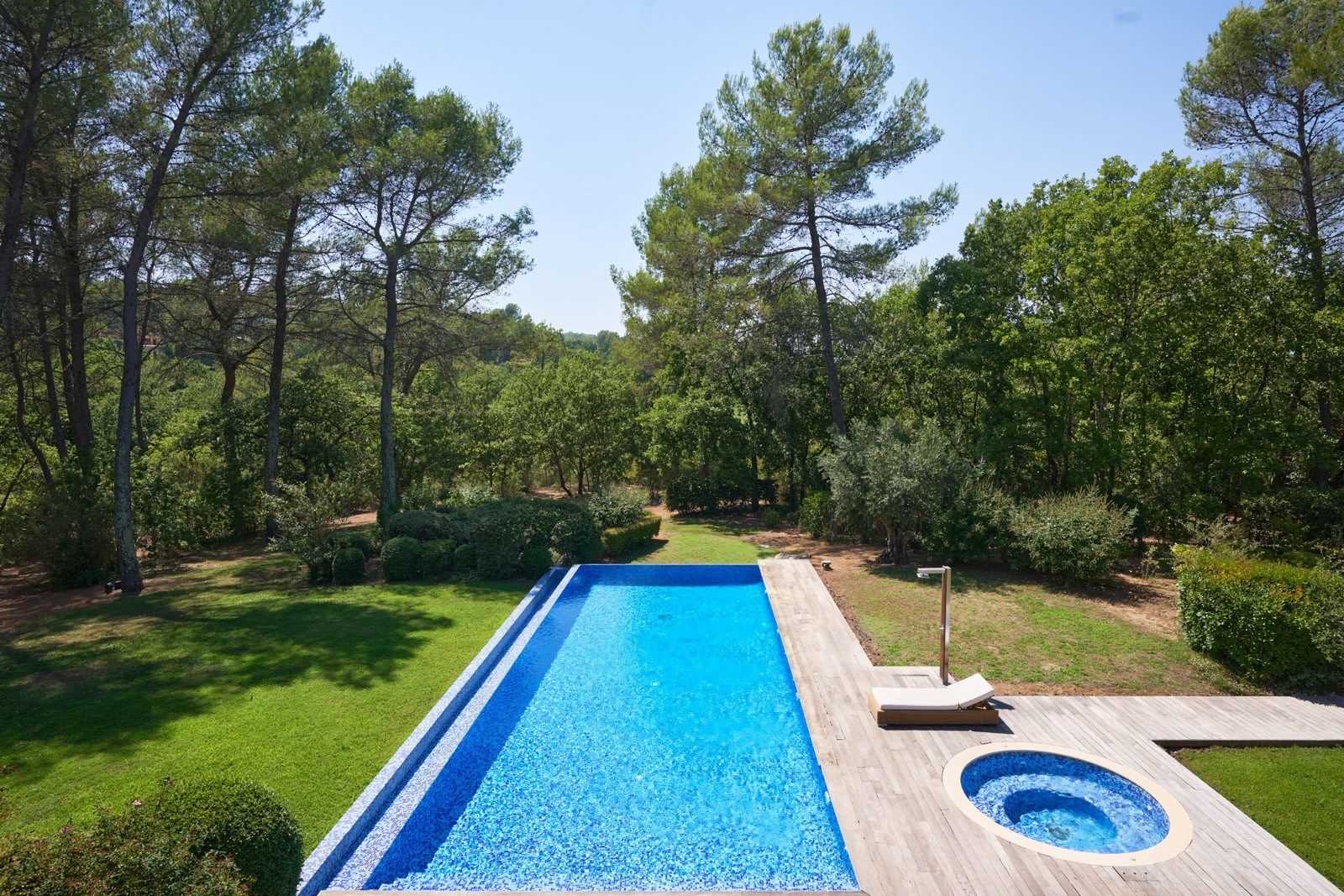 contemporary house 6 Rooms for sale on FAYENCE (83440)