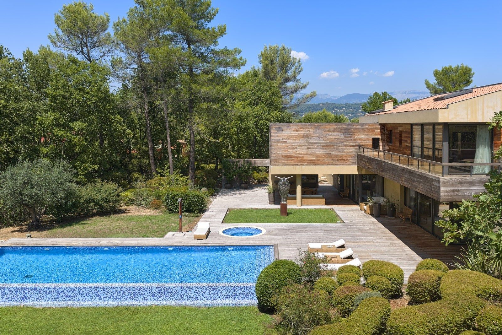 contemporary house 6 Rooms for sale on FAYENCE (83440)