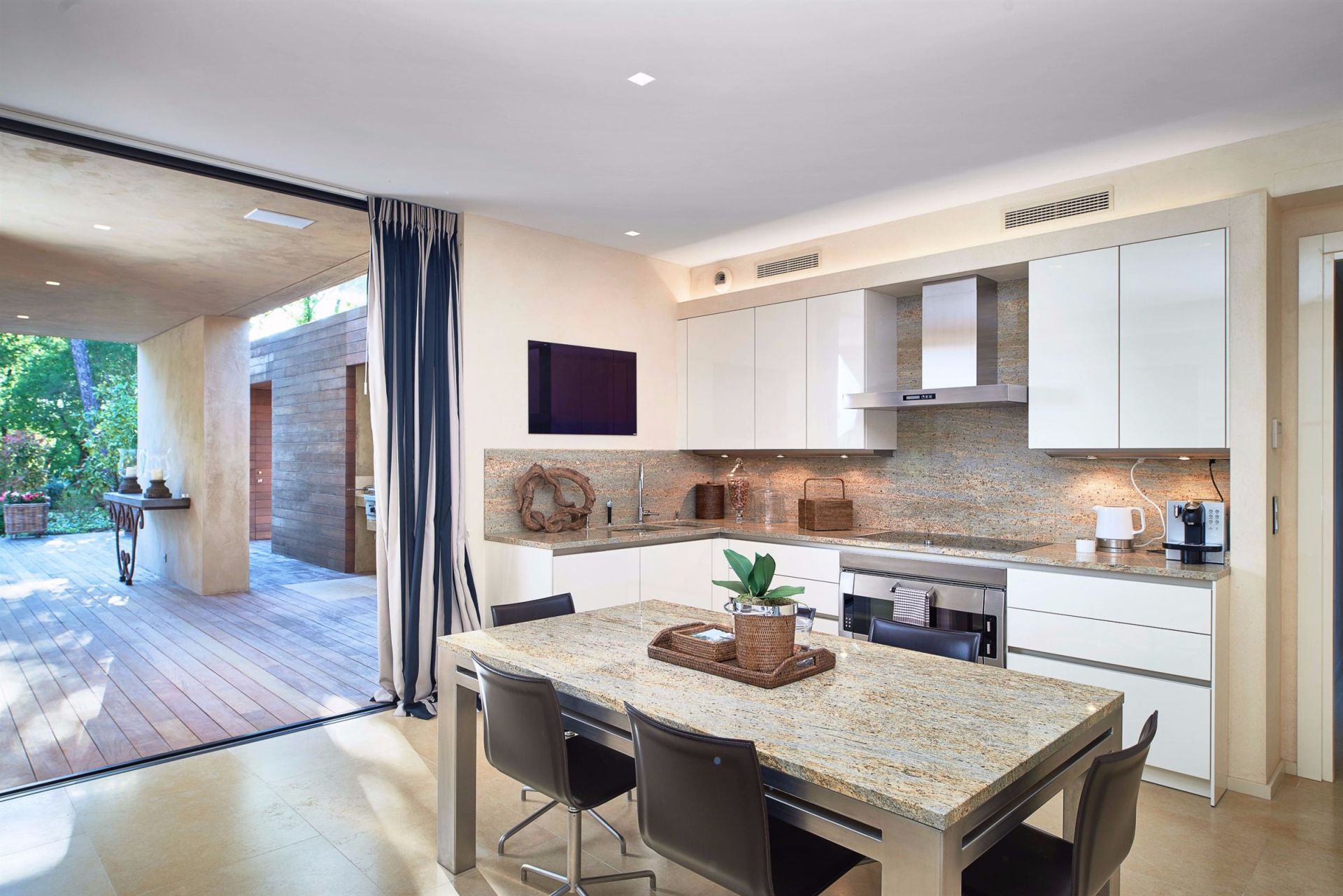 contemporary house 6 Rooms for sale on FAYENCE (83440)