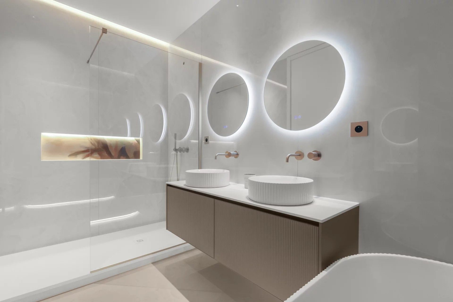 luxury apartment 4 Rooms for sale on CANNES (06400)