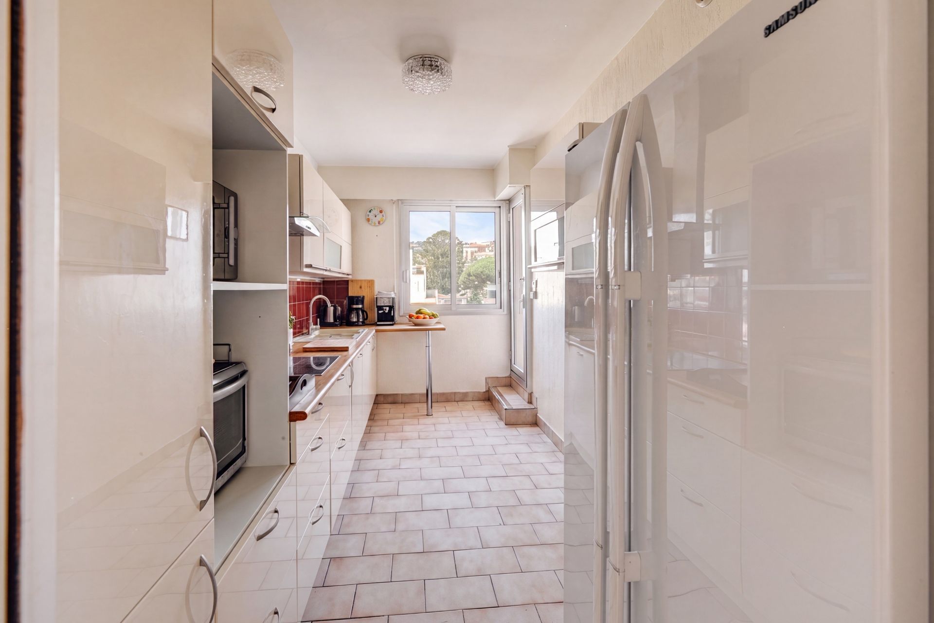 luxury apartment 6 Rooms for sale on CANNES (06400)