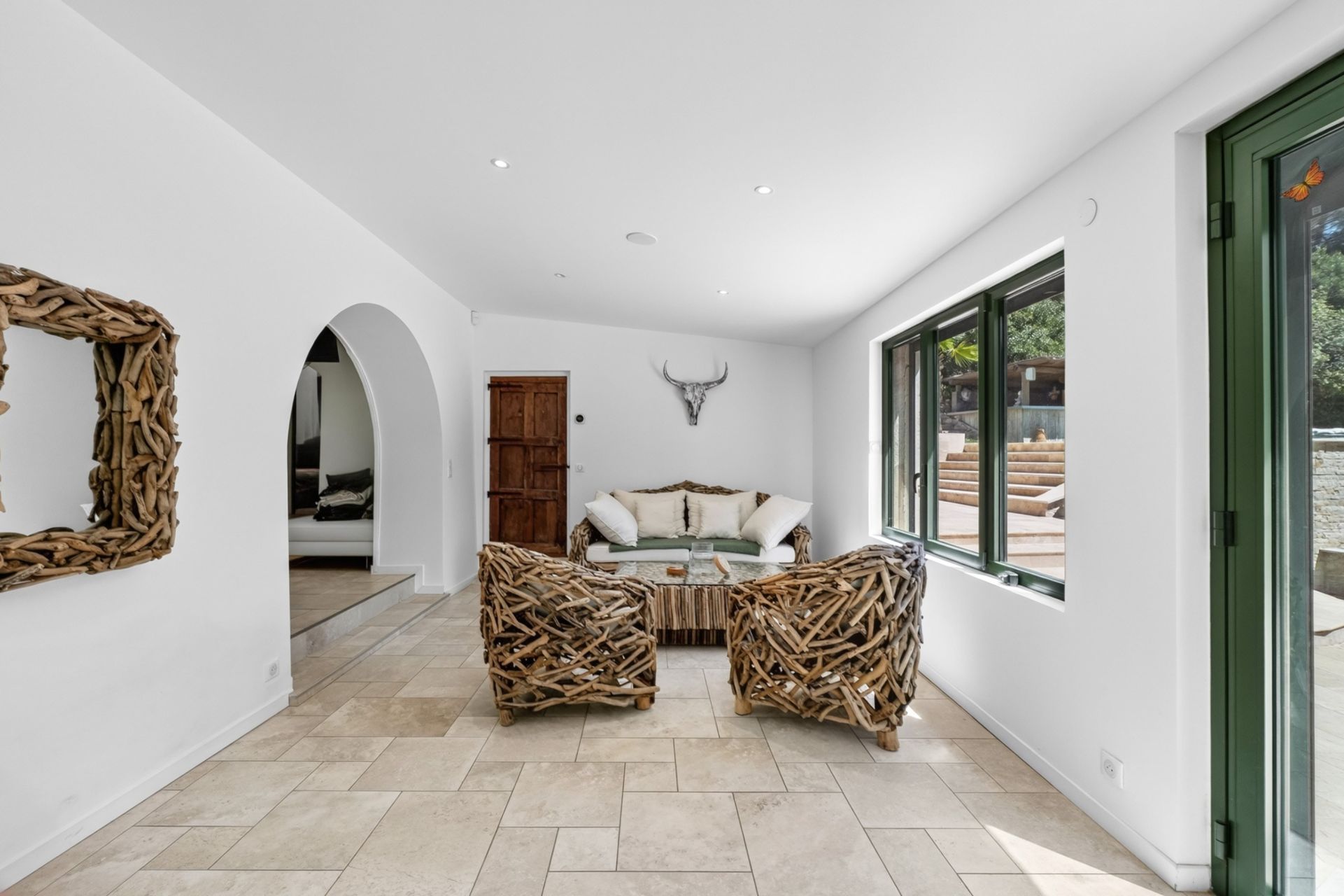 luxury house 6 Rooms for sale on ALLAUCH (13190)