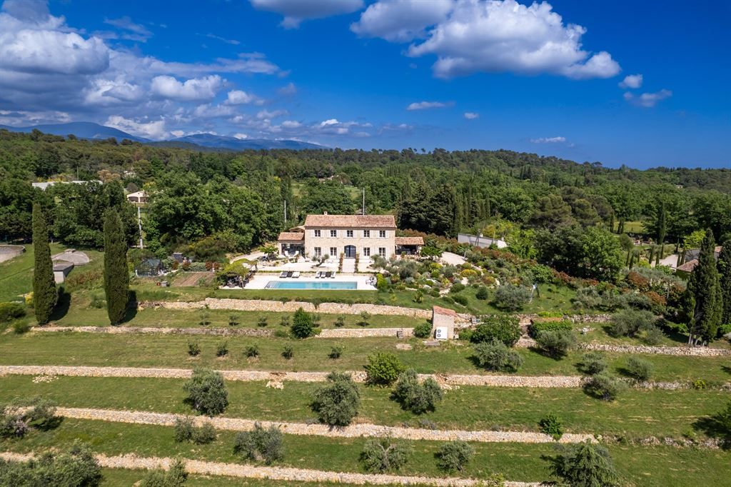 villa de luxe 8 Pièces en vente sur TOURRETTES (83440)