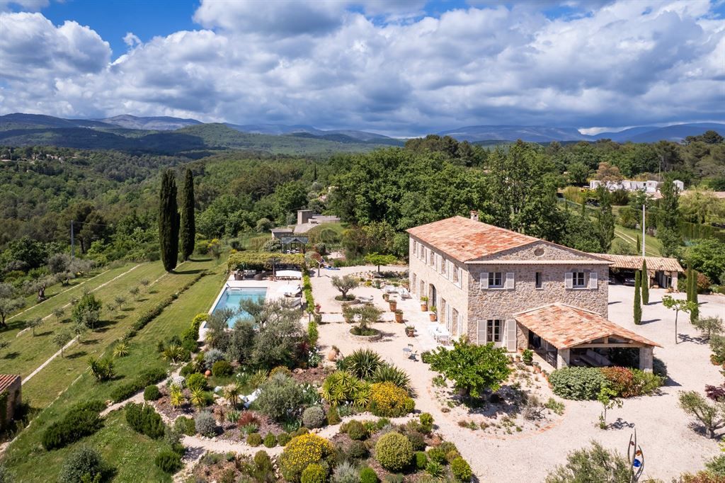 villa de luxe 8 Pièces en vente sur TOURRETTES (83440)