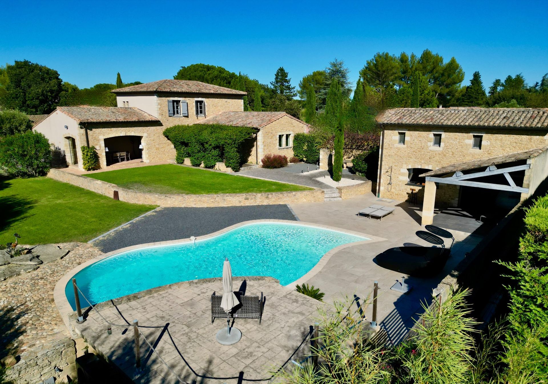 mas 9 Pièces en vente sur UZES (30700)