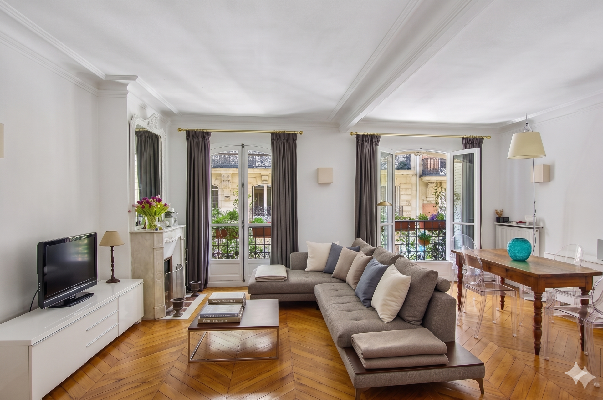 luxury apartment 4 Rooms for sale on PARIS (75018)