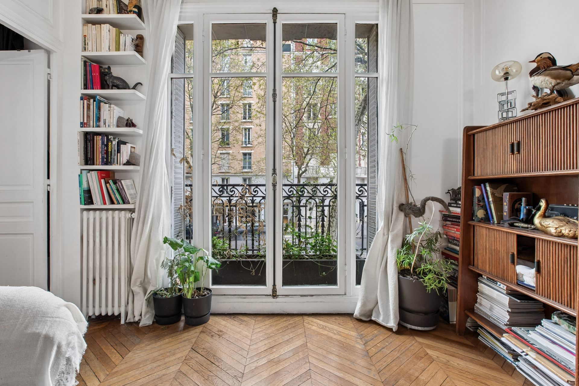 luxury apartment 4 Rooms for sale on PARIS (75017)