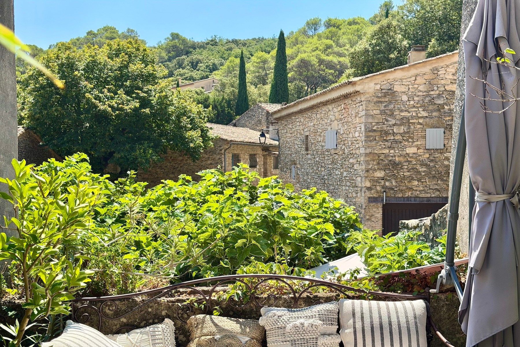 luxury house 7 Rooms for sale on LA ROQUE SUR CEZE (30200)