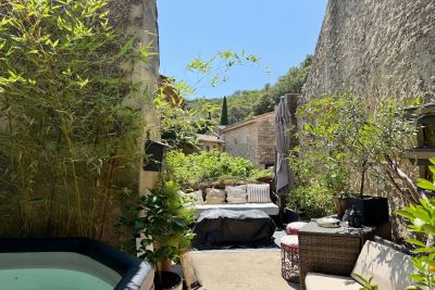 Sale Luxury house La Roque-sur-Cèze 7&nbsp;Rooms 240&nbsp;m²