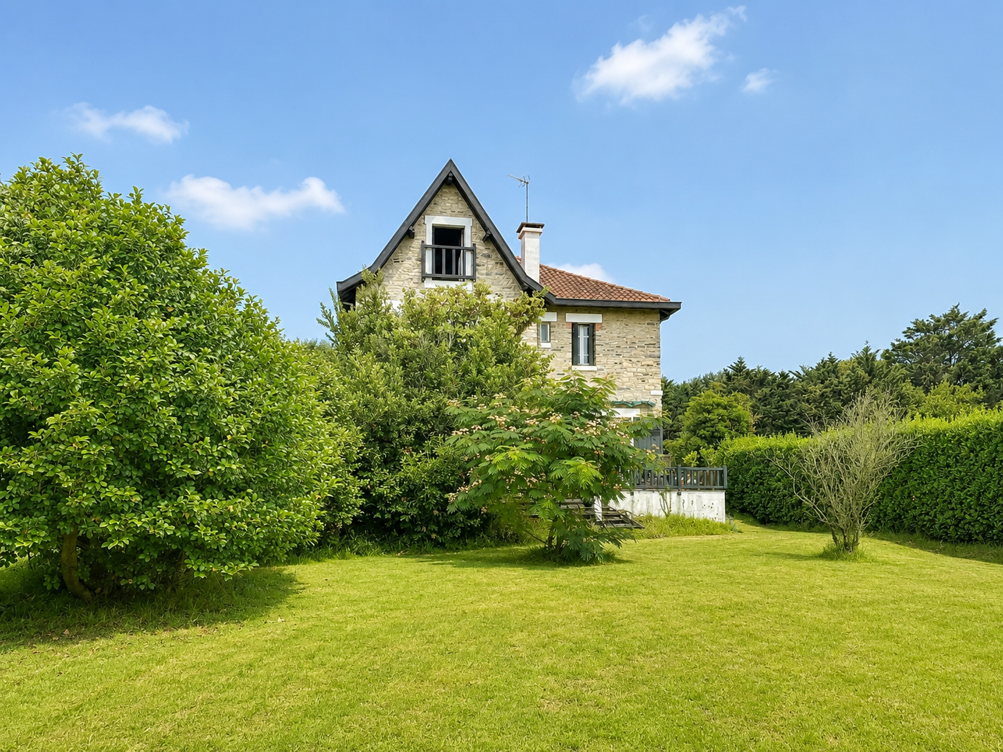 mansion 7 Rooms for sale on ANGLET (64600)