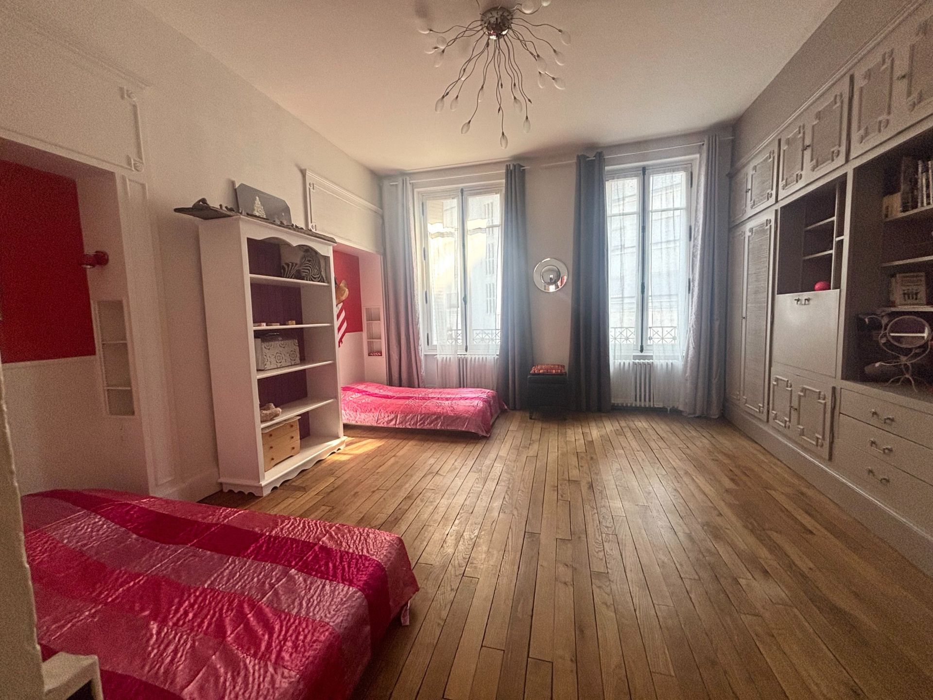 luxury house 9 Rooms for sale on ORLEANS (45000)
