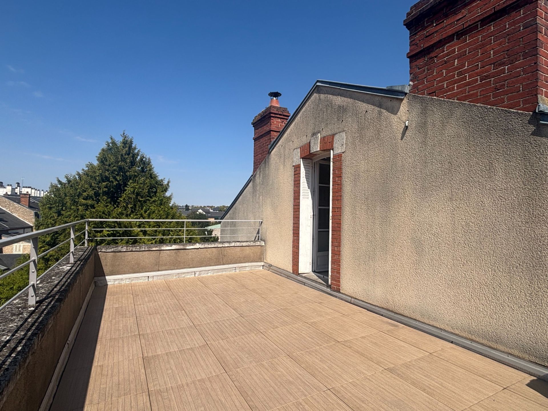 luxury house 9 Rooms for sale on ORLEANS (45000)