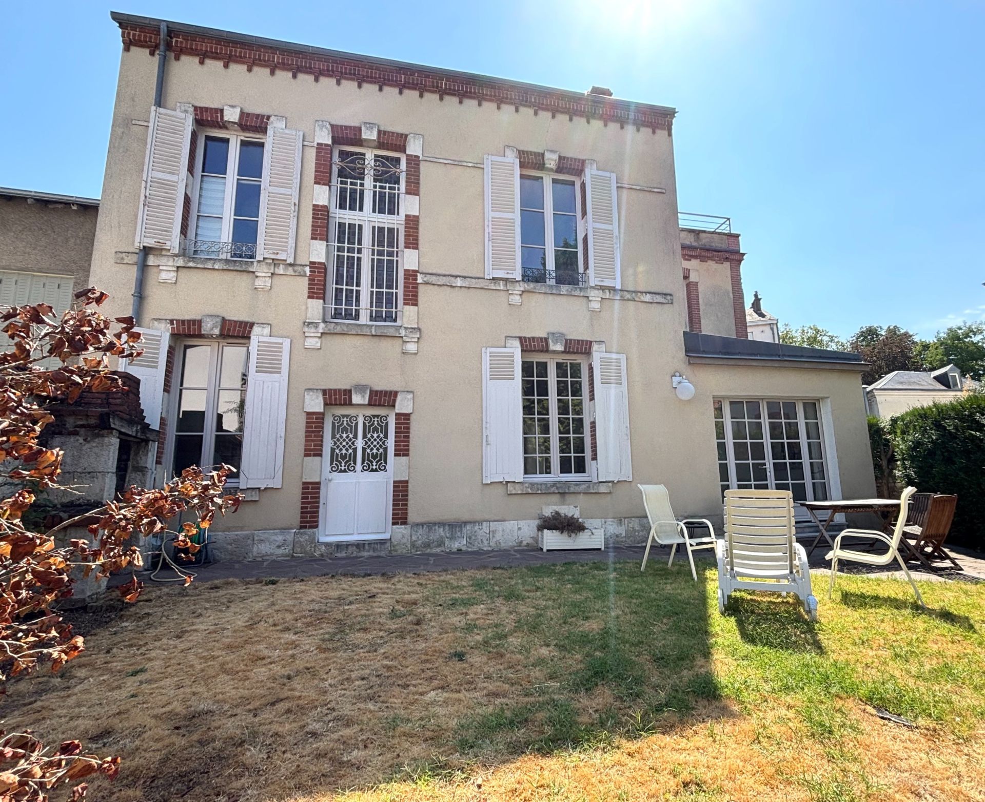 luxury house 9 Rooms for sale on ORLEANS (45000)