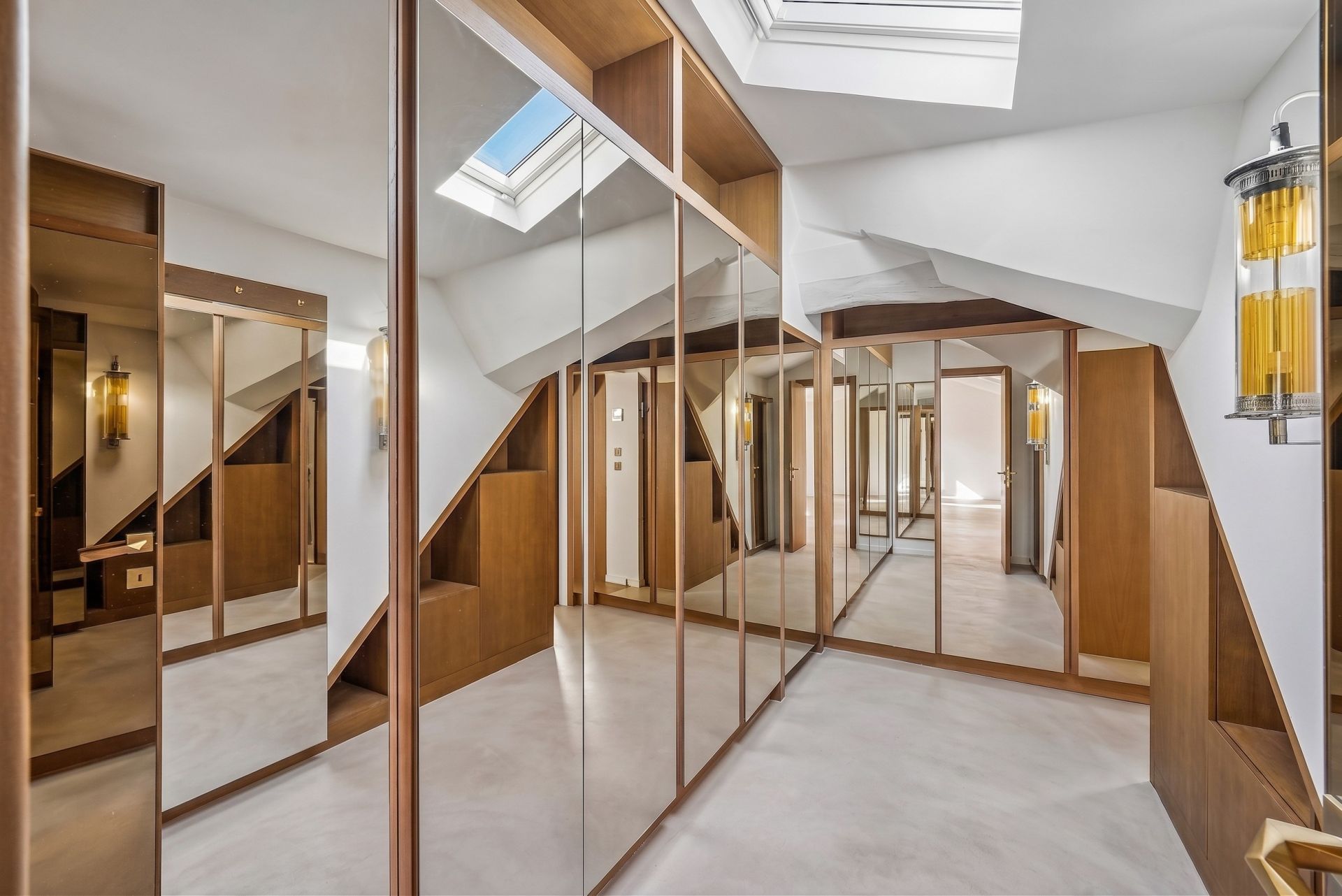luxury duplex 9 Rooms for sale on PARIS (75003)
