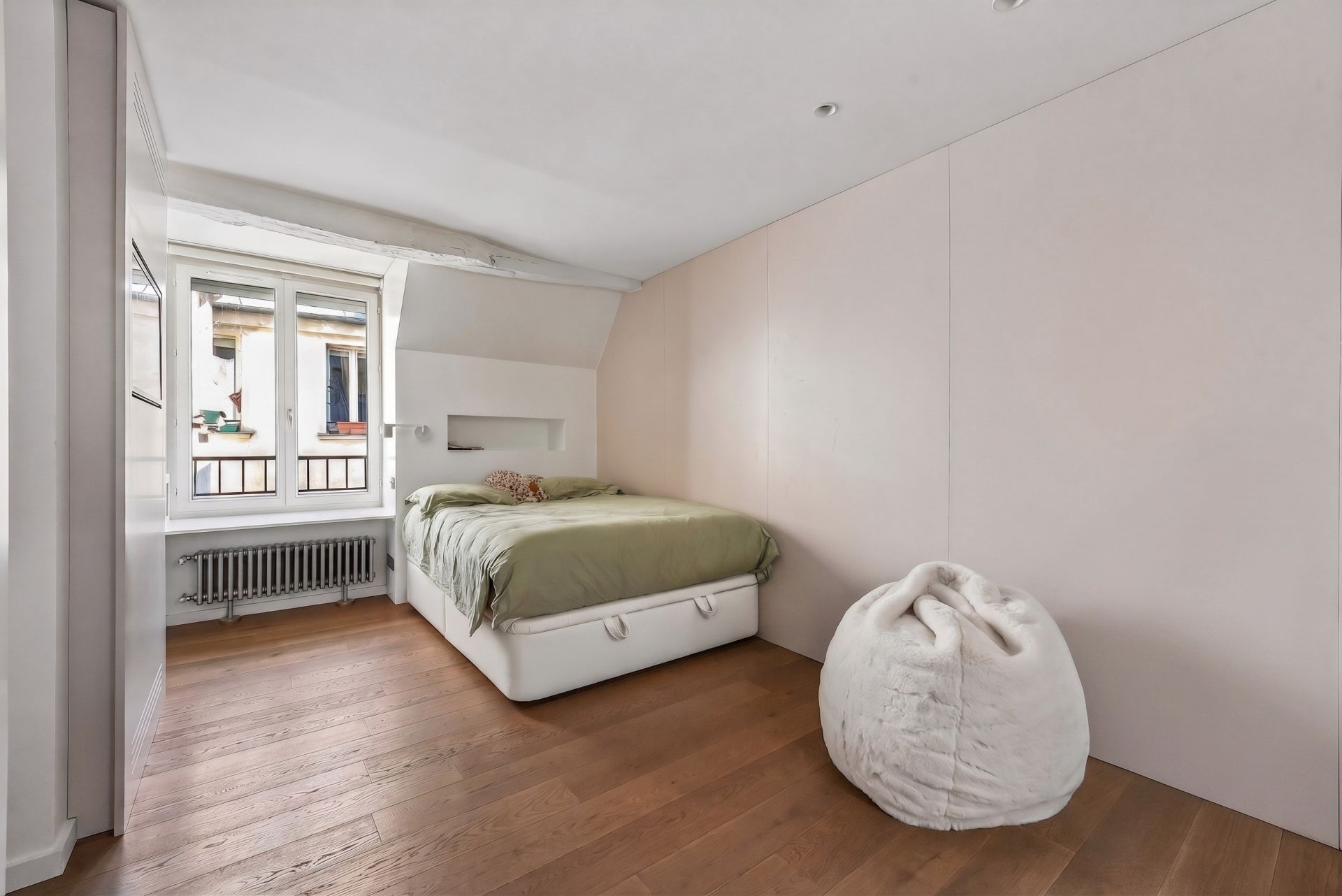 luxury duplex 9 Rooms for sale on PARIS (75003)