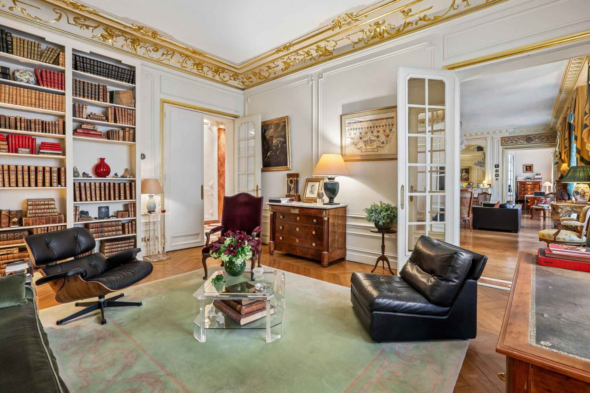 luxury apartment 6 Rooms for sale on PARIS (75116)