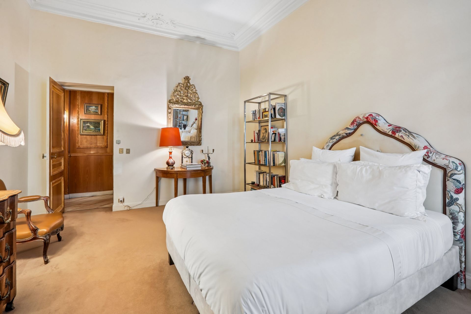 luxury apartment 6 Rooms for sale on PARIS (75116)