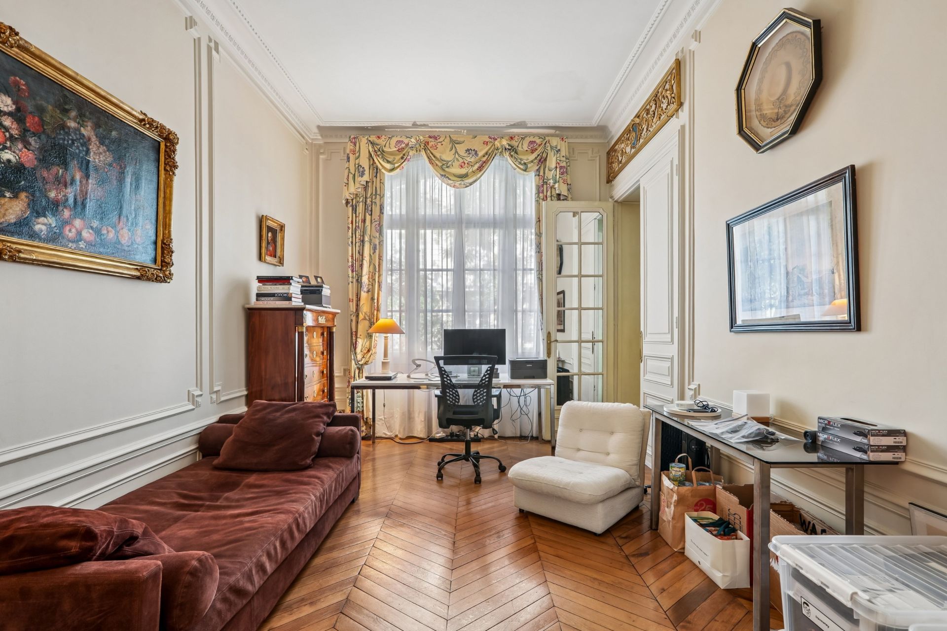 luxury apartment 6 Rooms for sale on PARIS (75116)