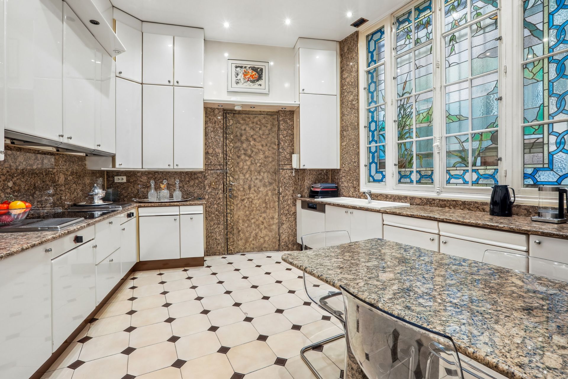 luxury apartment 6 Rooms for sale on PARIS (75116)