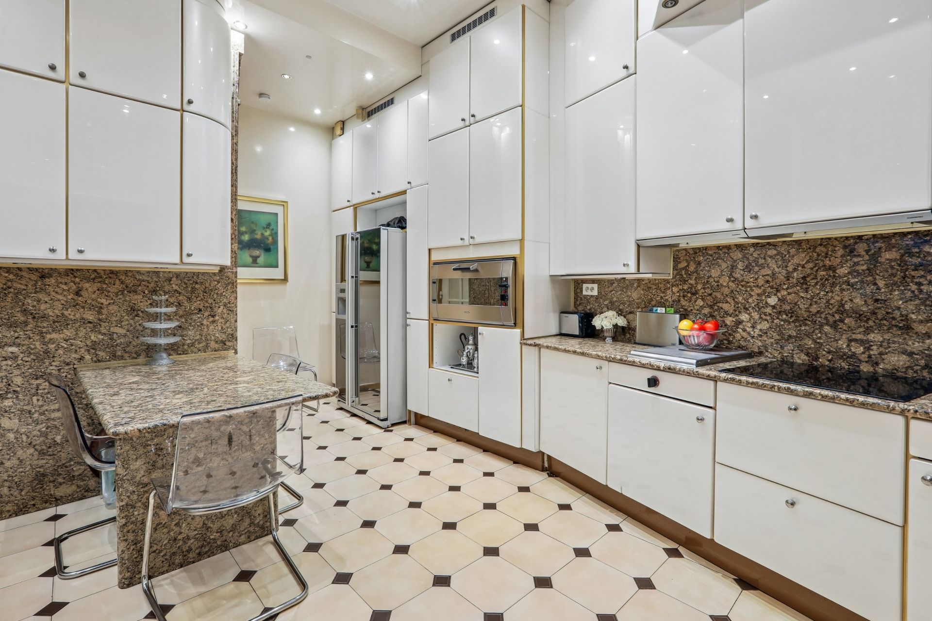 luxury apartment 6 Rooms for sale on PARIS (75116)