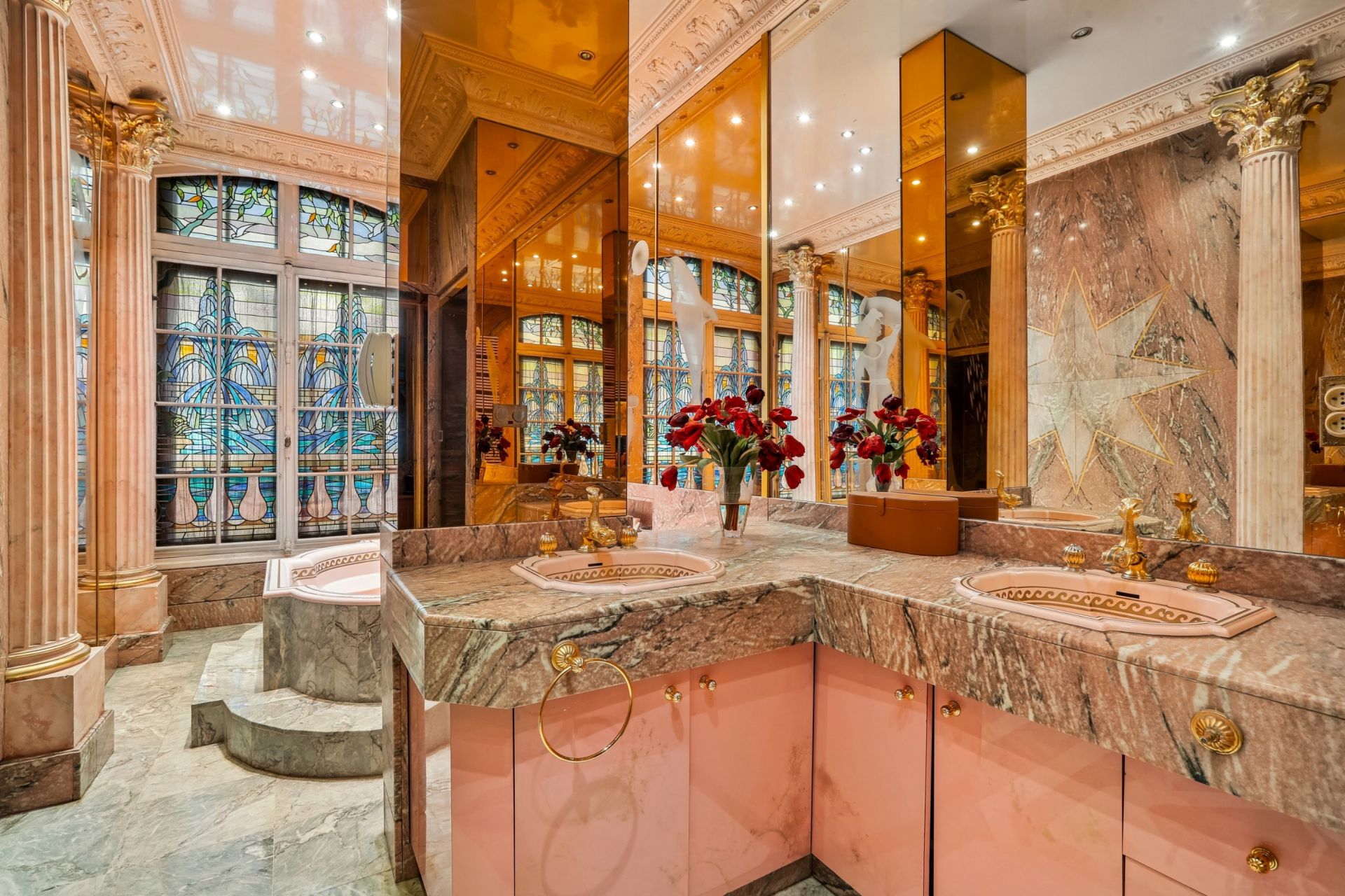 luxury apartment 6 Rooms for sale on PARIS (75116)