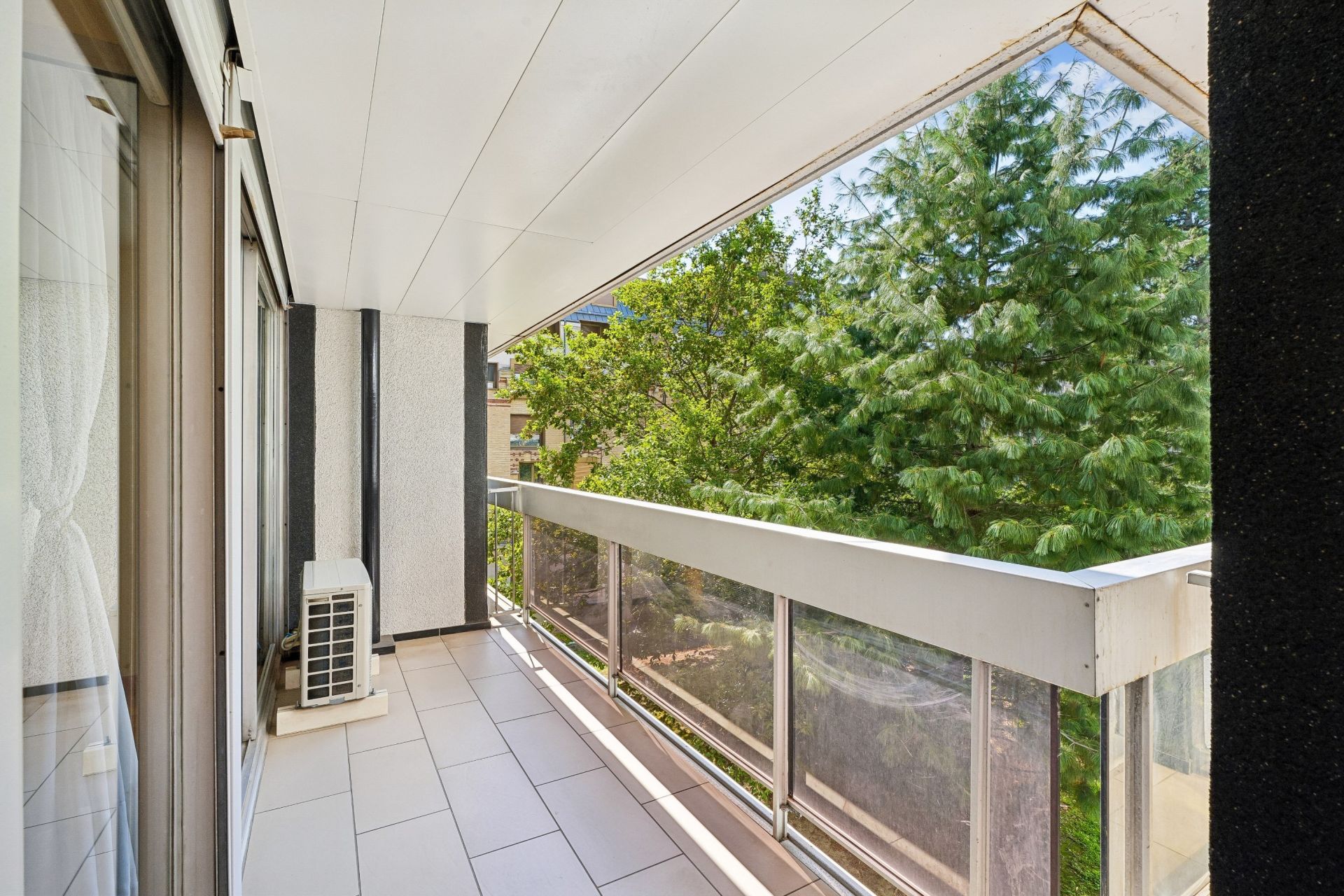 luxury apartment 3 Rooms for sale on PARIS (75116)