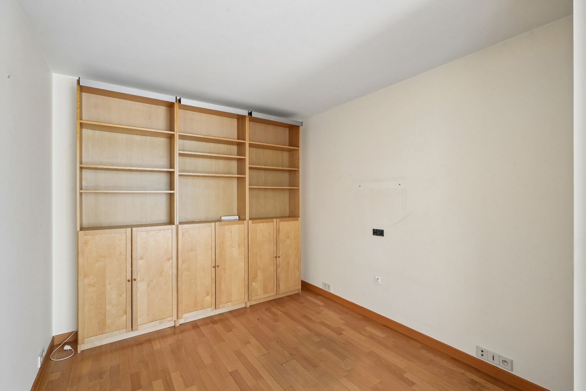 luxury apartment 3 Rooms for sale on PARIS (75116)