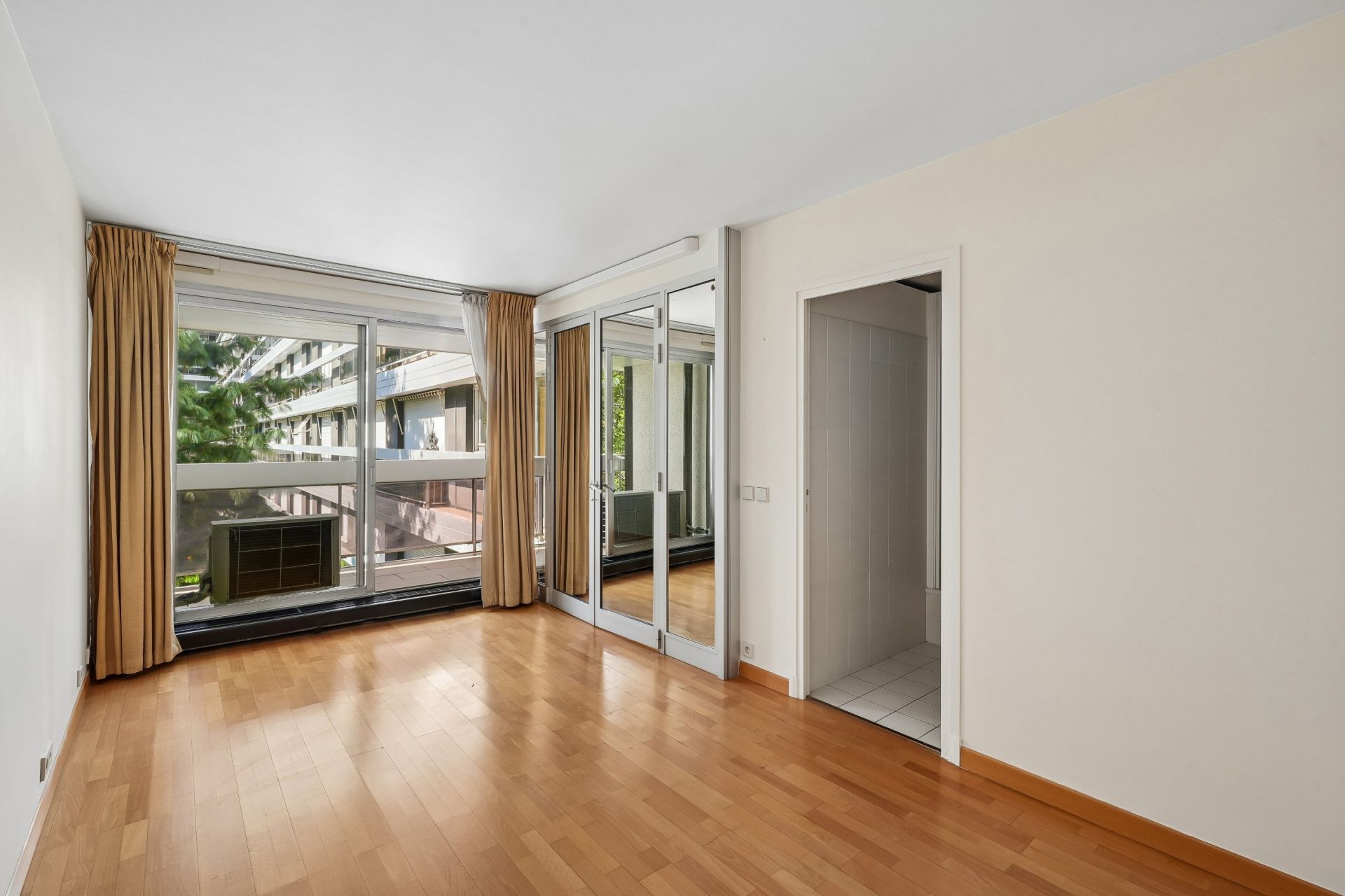 luxury apartment 3 Rooms for sale on PARIS (75116)