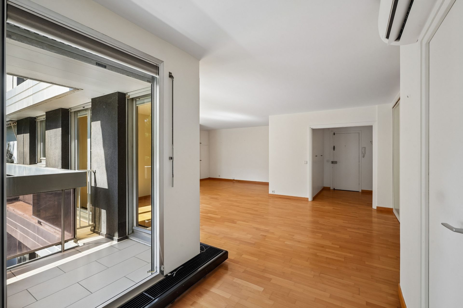 luxury apartment 3 Rooms for sale on PARIS (75116)