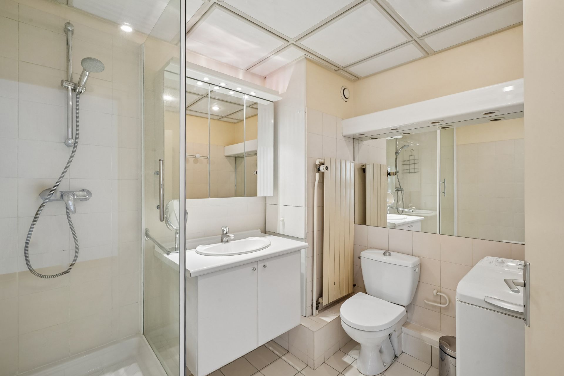 luxury apartment 3 Rooms for sale on PARIS (75116)