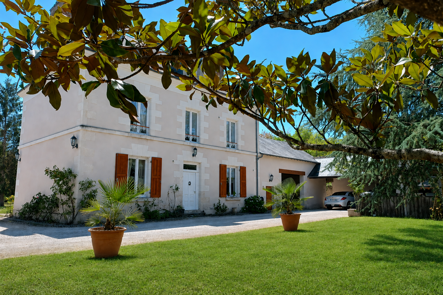 luxury house 10 Rooms for sale on VEUZAIN SUR LOIRE (41150)