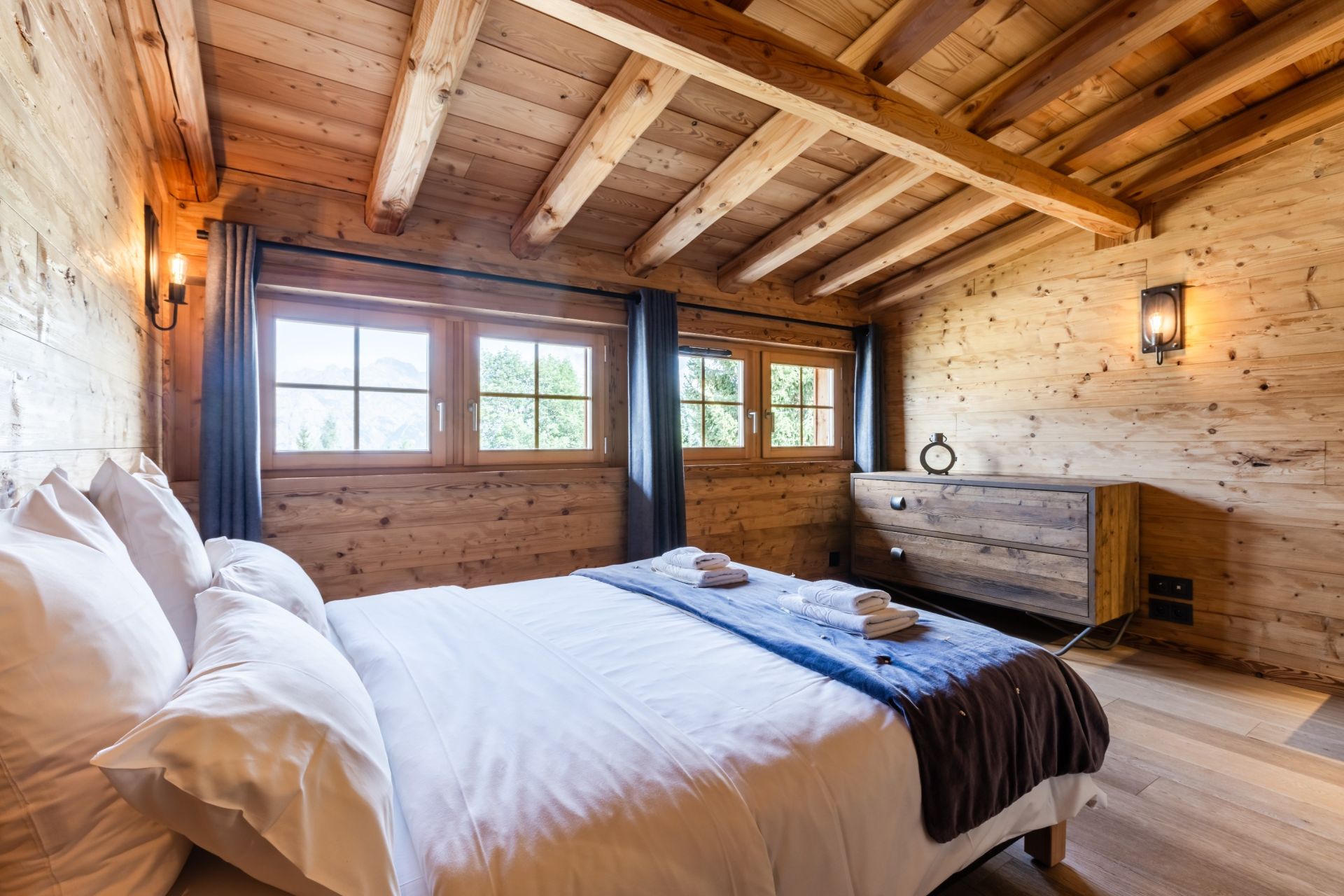 luxury chalet 18 Rooms for sale on VILLARD RECULAS (38114)