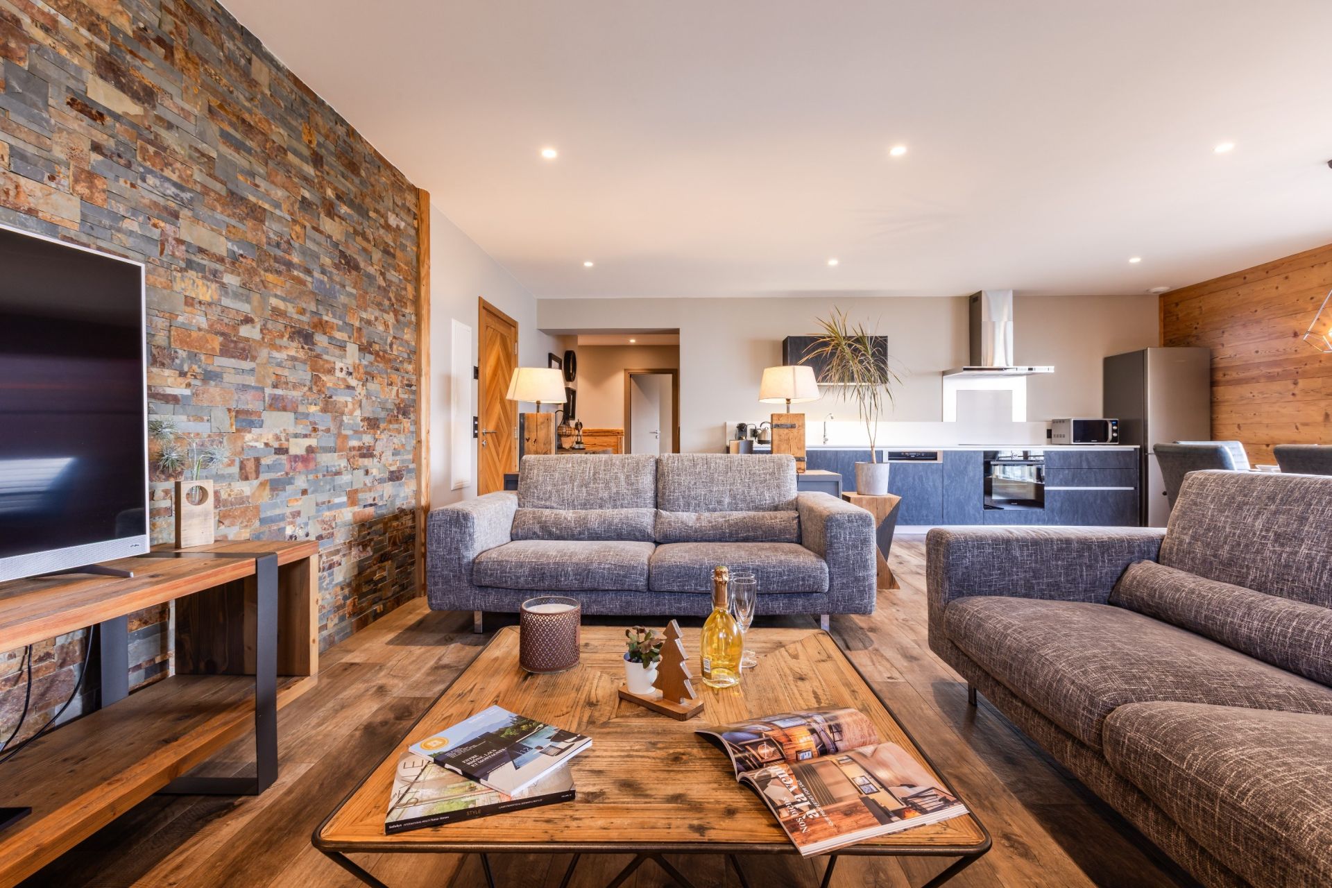 luxury chalet 18 Rooms for sale on VILLARD RECULAS (38114)