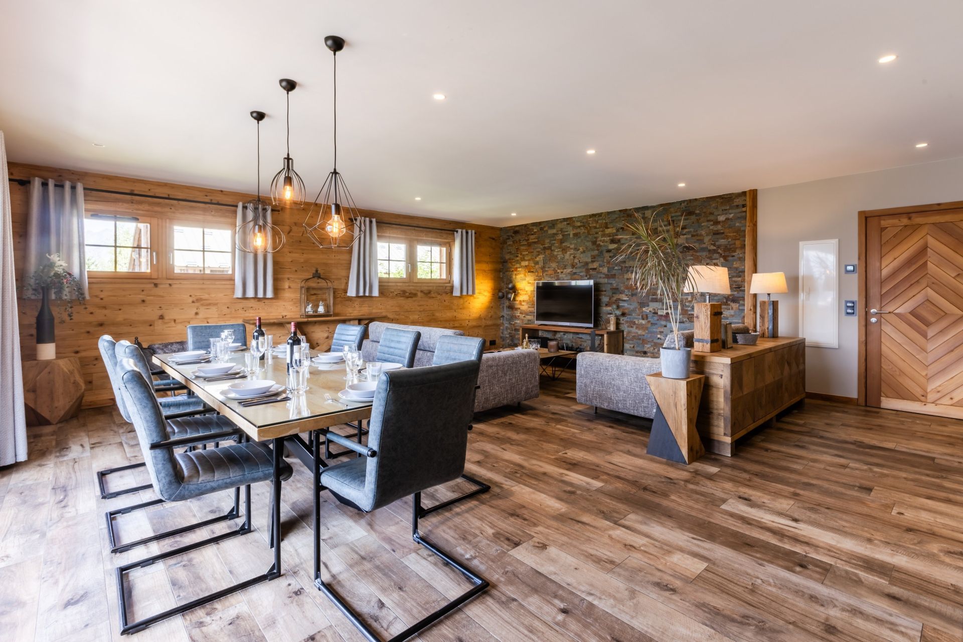 luxury chalet 18 Rooms for sale on VILLARD RECULAS (38114)