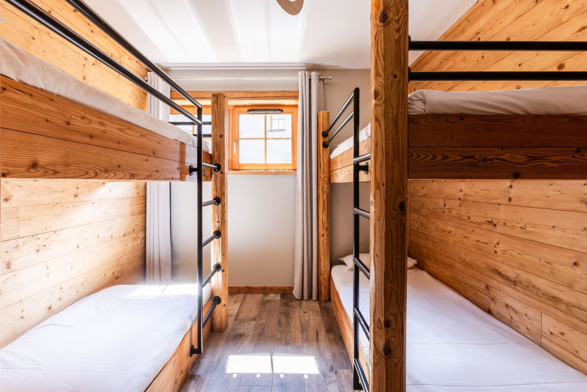 luxury chalet 18 Rooms for sale on VILLARD RECULAS (38114)