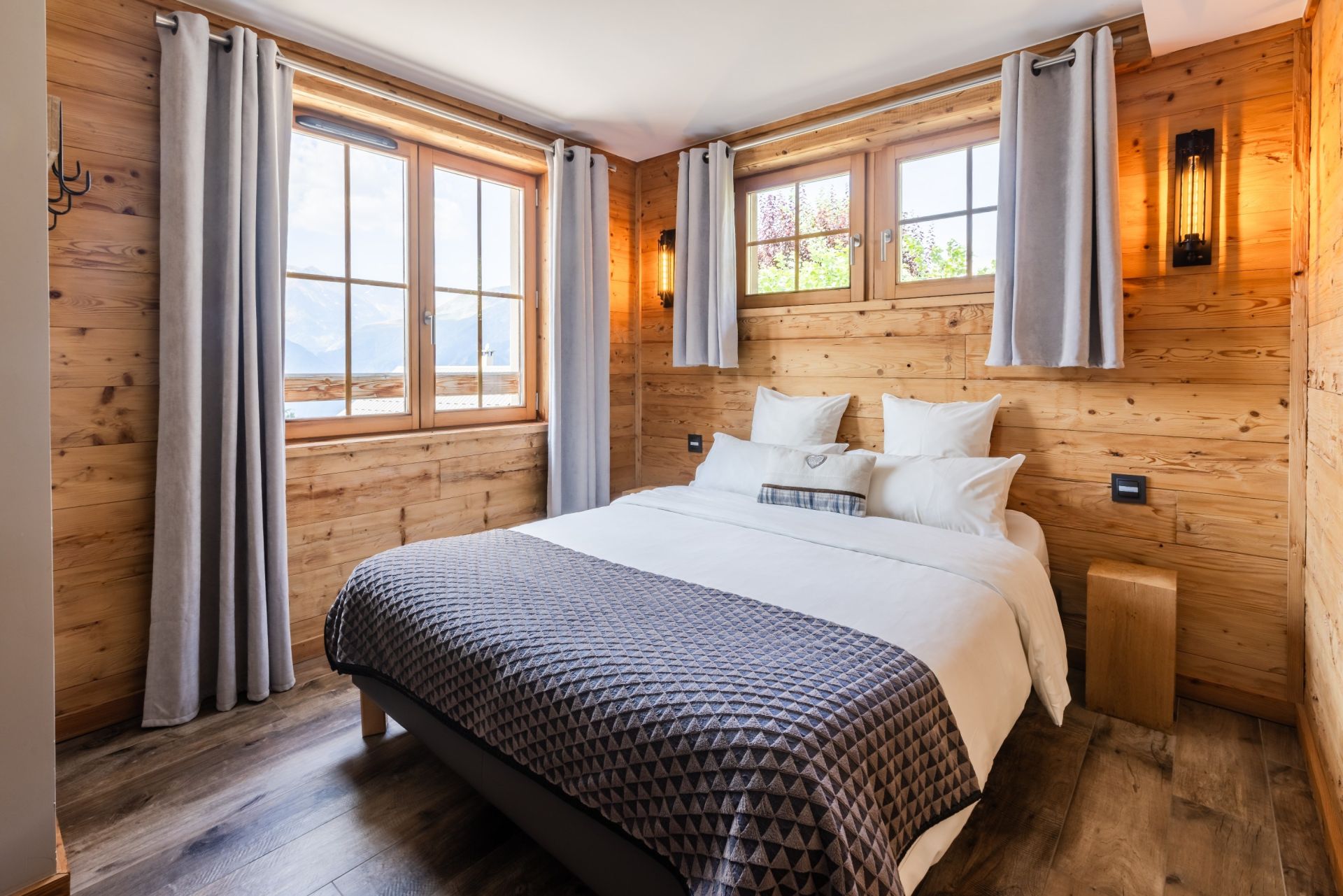 luxury chalet 18 Rooms for sale on VILLARD RECULAS (38114)