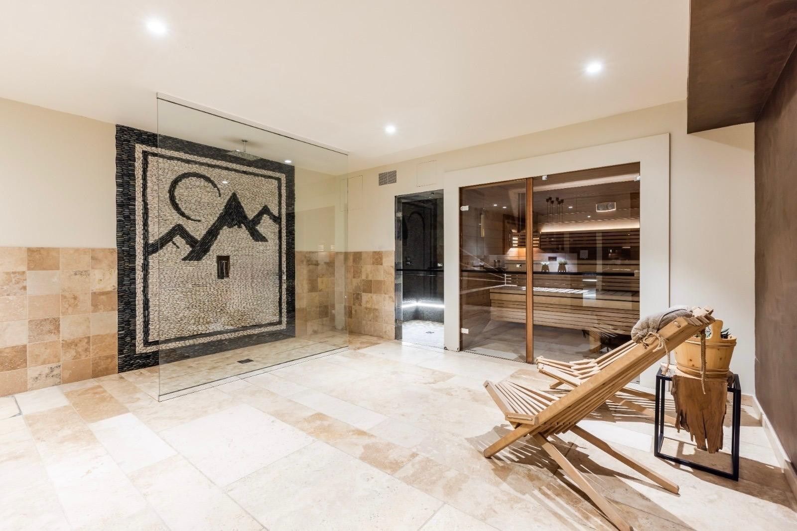 luxury chalet 18 Rooms for sale on VILLARD RECULAS (38114)