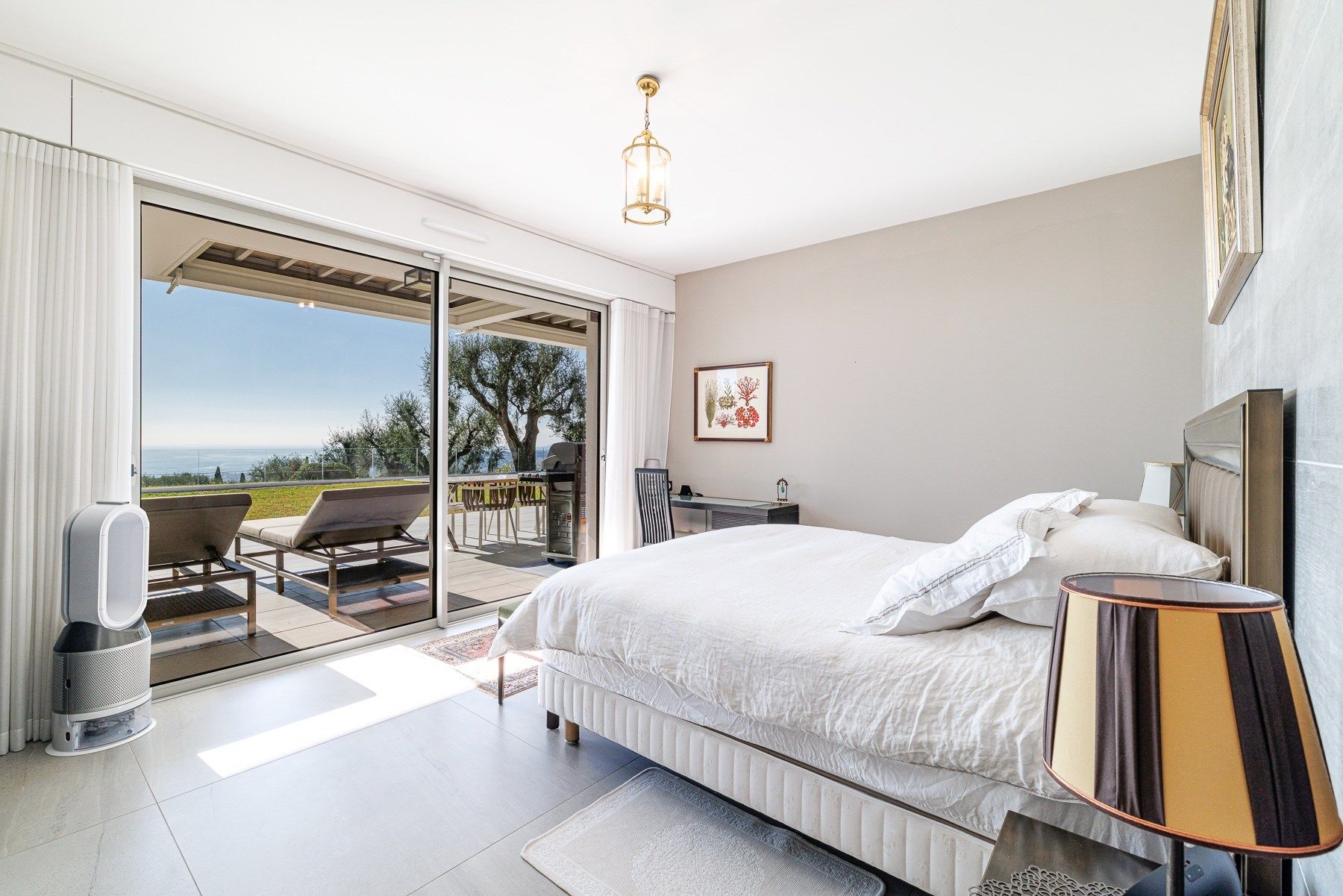 luxury apartment 6 Rooms for sale on NICE (06000)