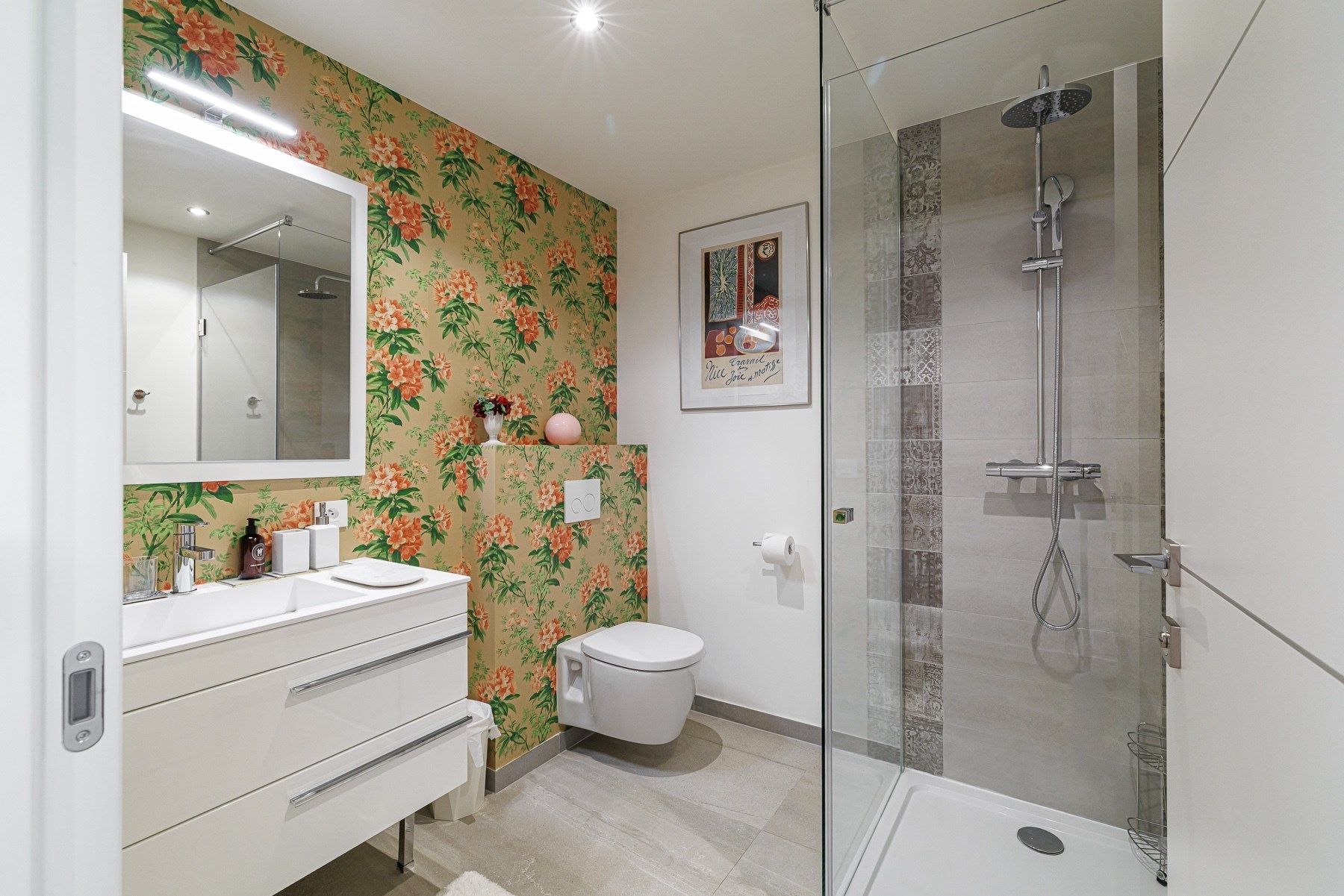 luxury apartment 6 Rooms for sale on NICE (06000)