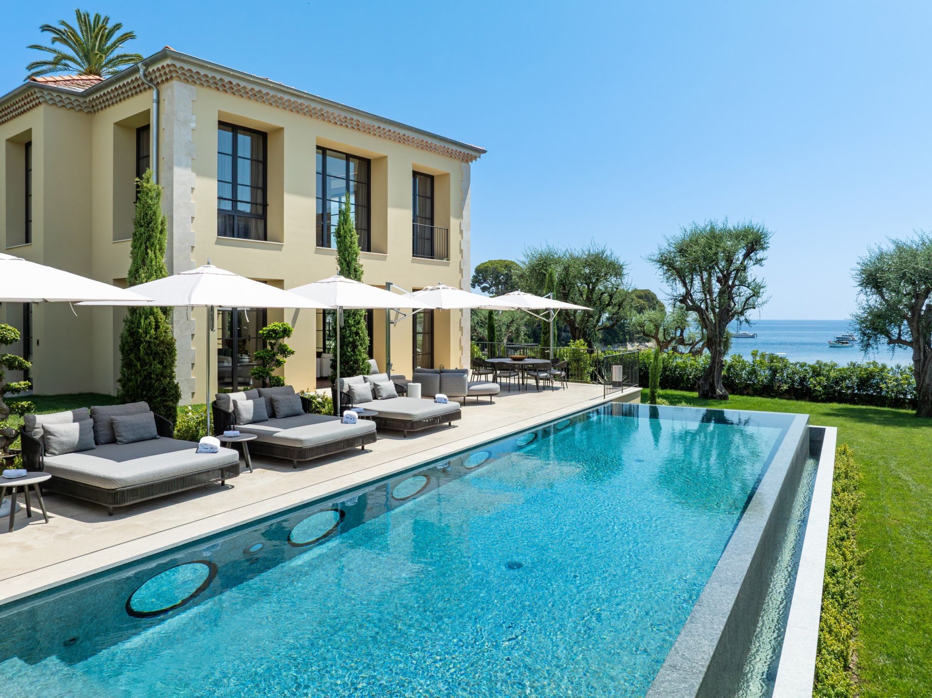 contemporary house 12 Rooms for sale on ST JEAN CAP FERRAT (06230)