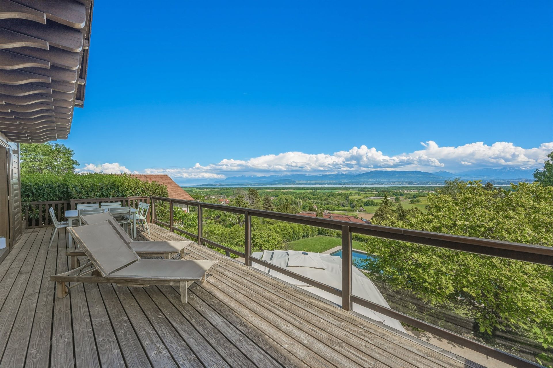 luxury house 8 Rooms for sale on GRILLY (01220)