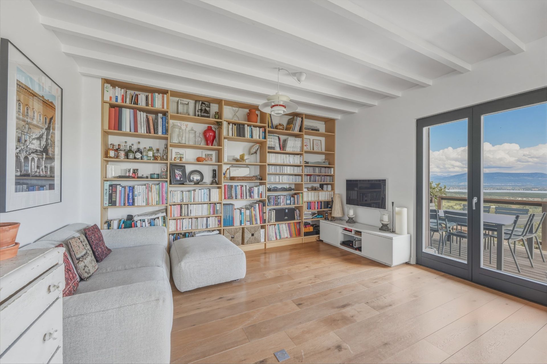 luxury house 8 Rooms for sale on GRILLY (01220)