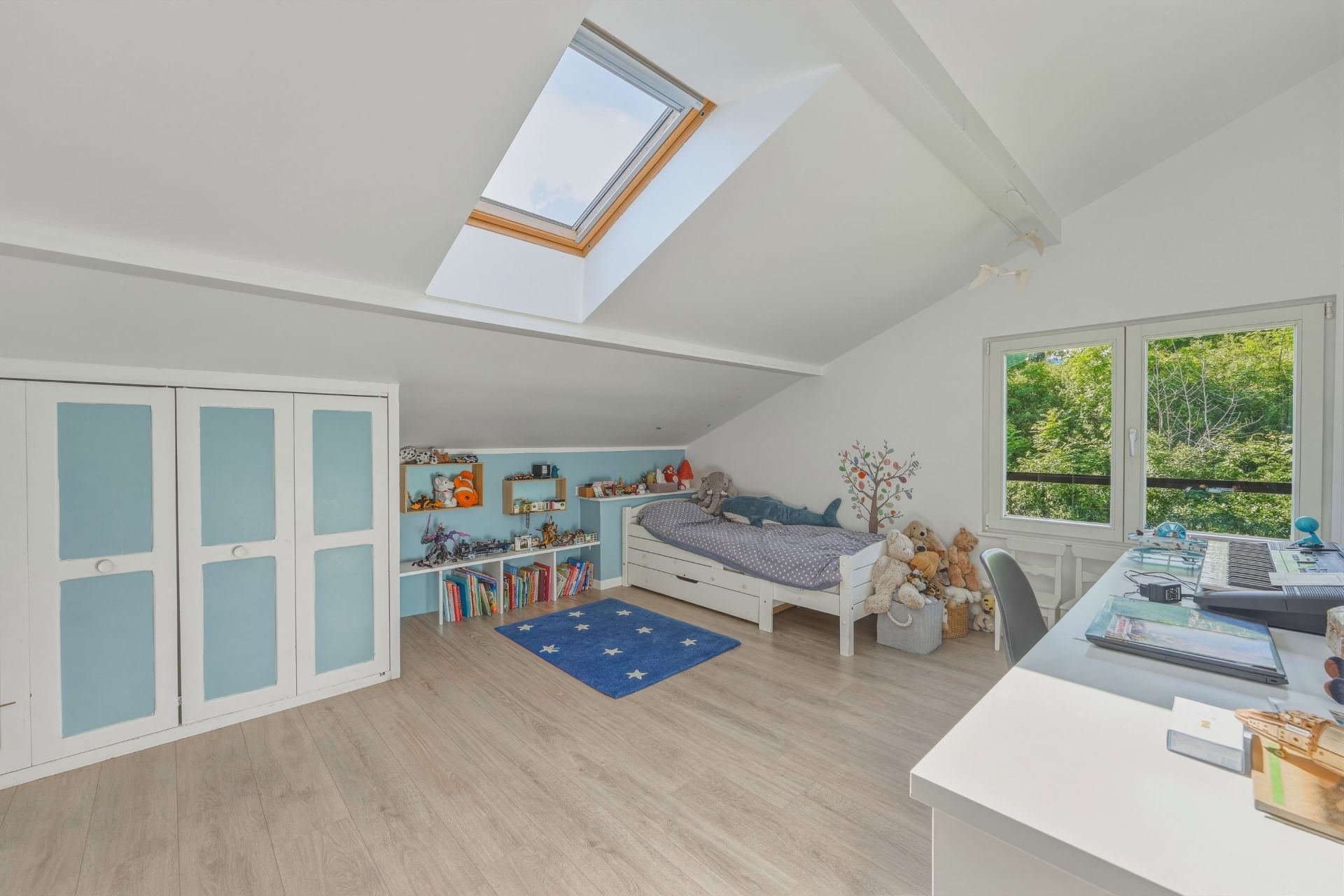 luxury house 8 Rooms for sale on GRILLY (01220)