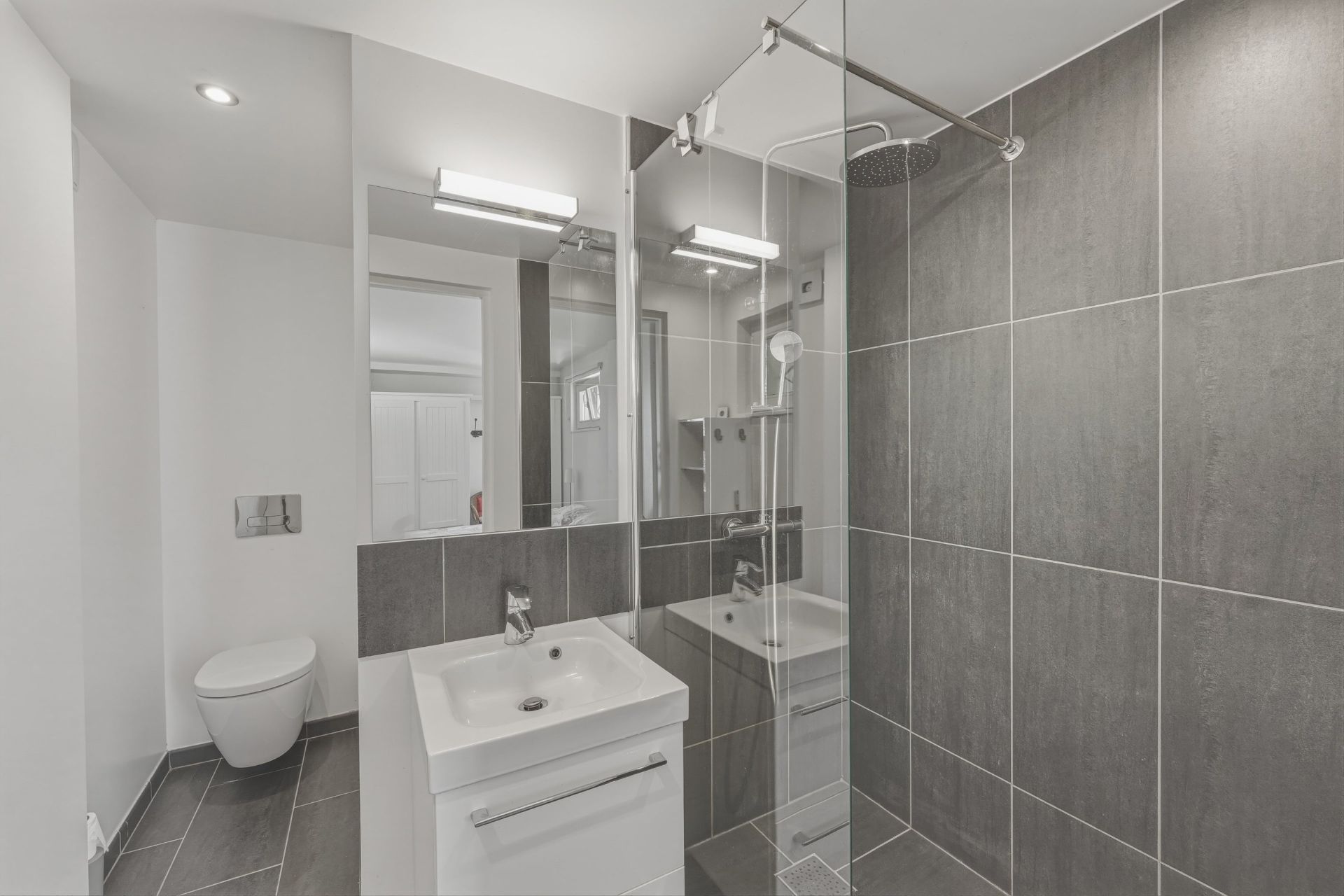 luxury house 8 Rooms for sale on GRILLY (01220)
