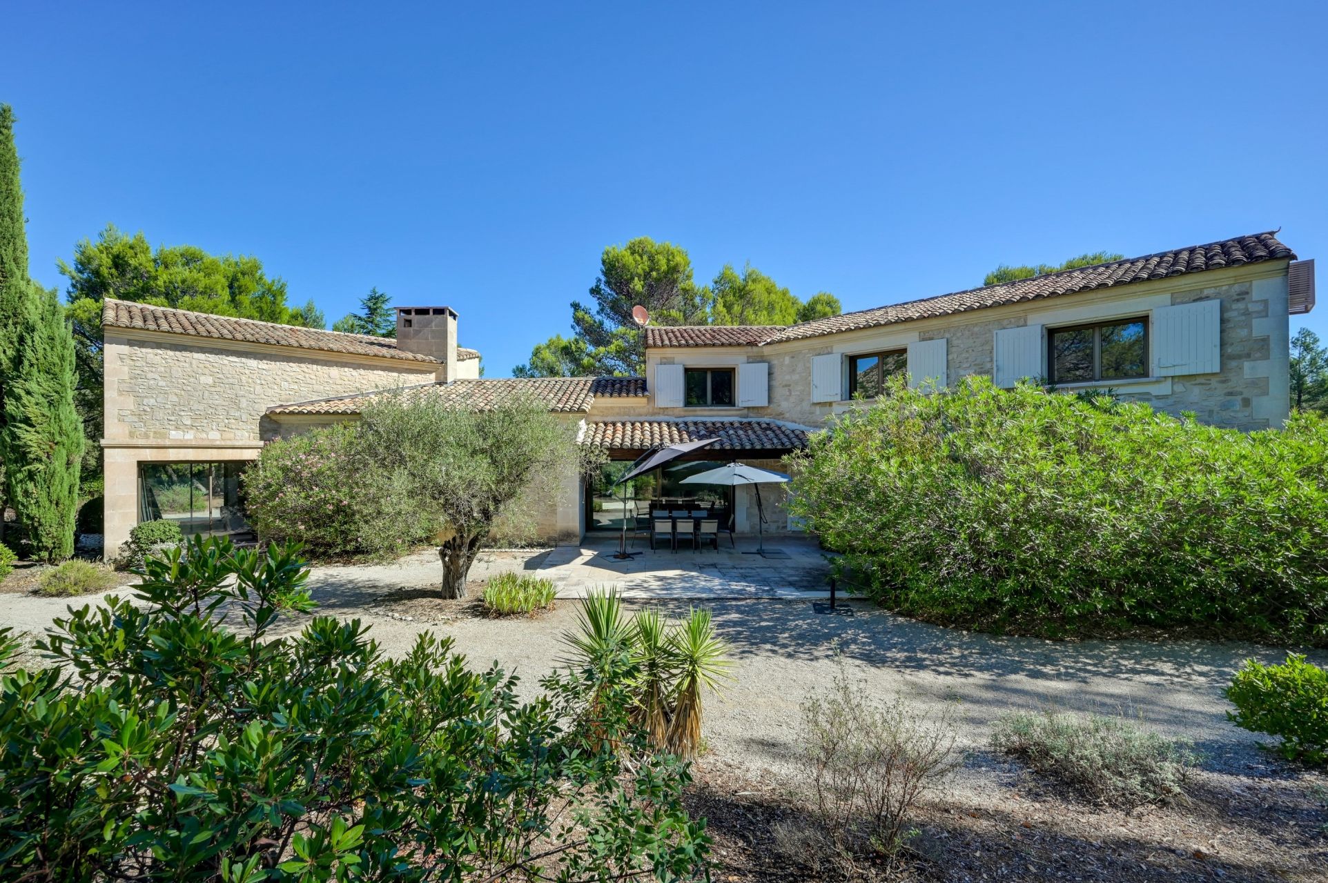 luxury house 10 Rooms for sale on EYGALIERES (13810)