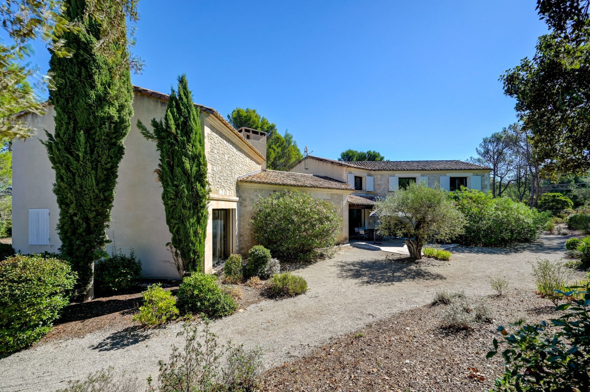 luxury house 10 Rooms for sale on EYGALIERES (13810)