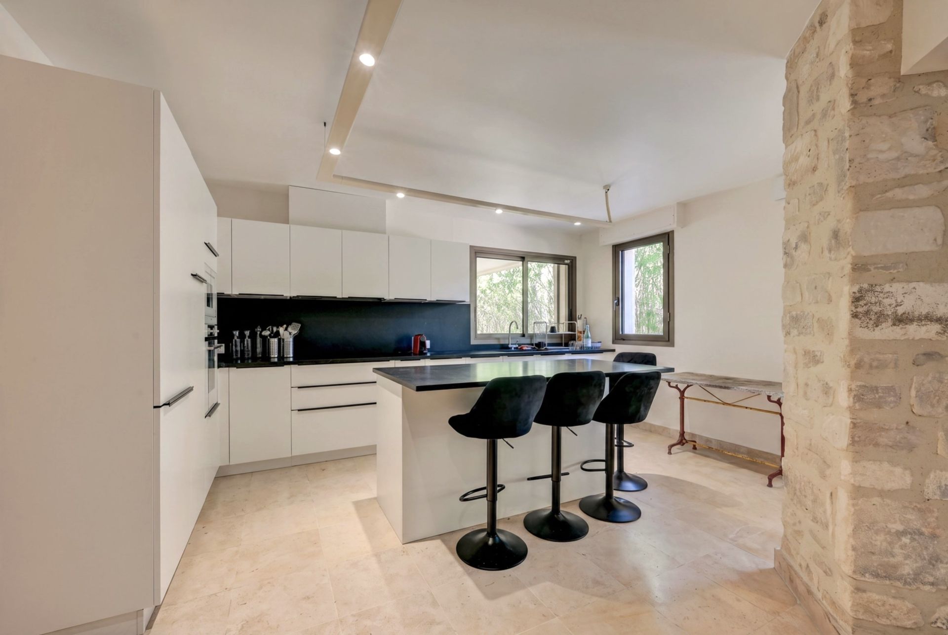 luxury house 10 Rooms for sale on EYGALIERES (13810)