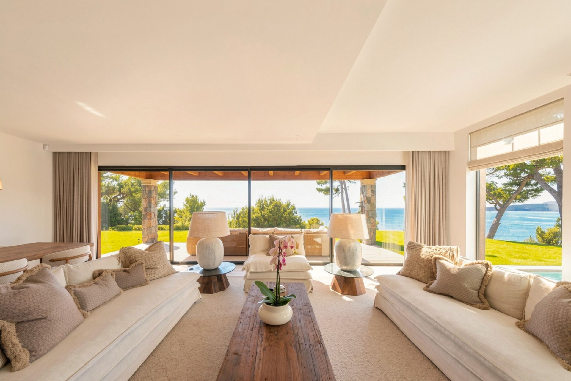 luxury house 6 Rooms for sale on LE PRADET (83220)