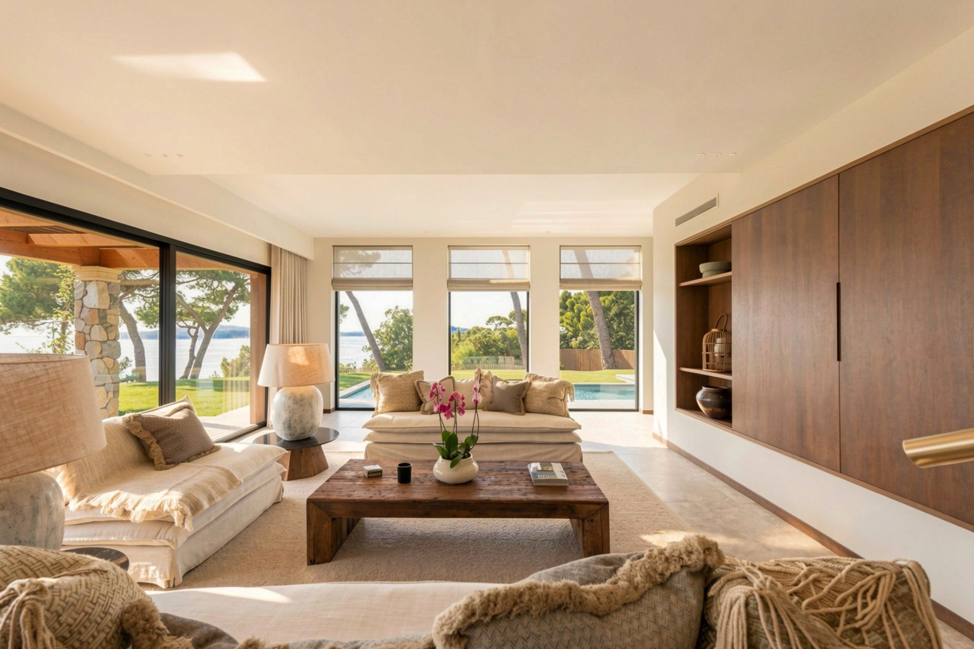luxury house 6 Rooms for sale on LE PRADET (83220)